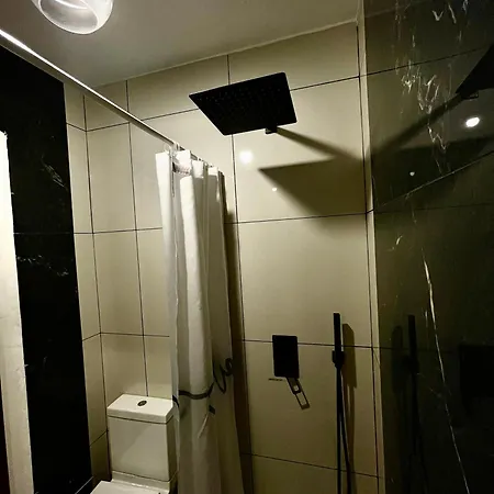 בית אירוח Airport Bedroom With Your Own Private Bathroom Self Check In And Self Check Out Air-condition Included Mqabba