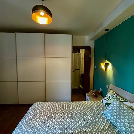 Airport Bedroom With Your Own Private Bathroom Self Check In And Self Check Out Air-condition Included בית אירוח *