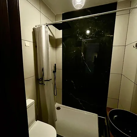 Airport Bedroom With Your Own Private Bathroom Self Check In And Self Check Out Air-condition Included * Mqabba