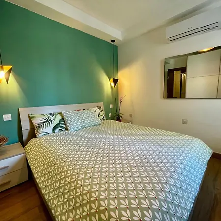 Airport Bedroom With Your Own Private Bathroom Self Check In And Self Check Out Air-condition Included * Mqabba