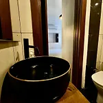 Airport Express: Private Bath & Self-check Retreat Homestay