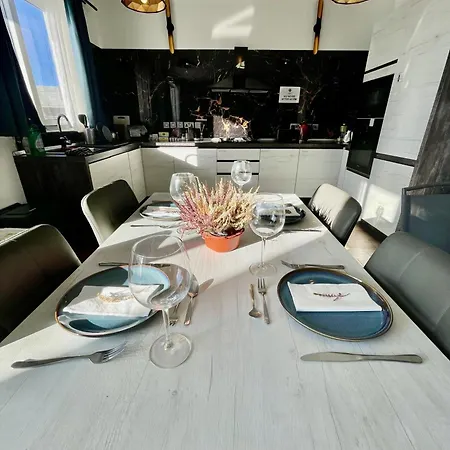 Airport Bedroom With Your Own Private Bathroom Self Check In And Self Check Out Air-condition Included * Mqabba