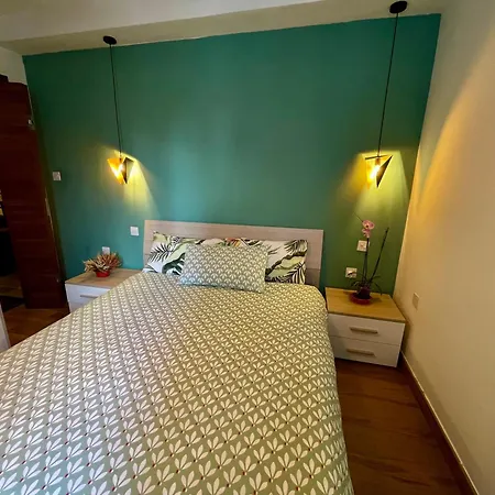 Airport Bedroom With Your Own Private Bathroom Self Check In And Self Check Out Air-condition Included * Mqabba