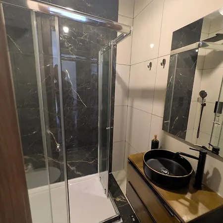 Airport Bedroom With Your Own Private Bathroom Self Check In And Self Check Out Air-condition Included Δωμάτια σε οικογενειακή κατοικία Mqabba