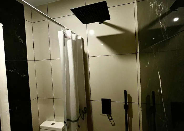 Homestay Airport Express: Private Bath & Self-check Retreat Mqabba