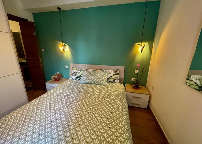 Airport Express: Private Bath & Self-check Retreat * Mqabba