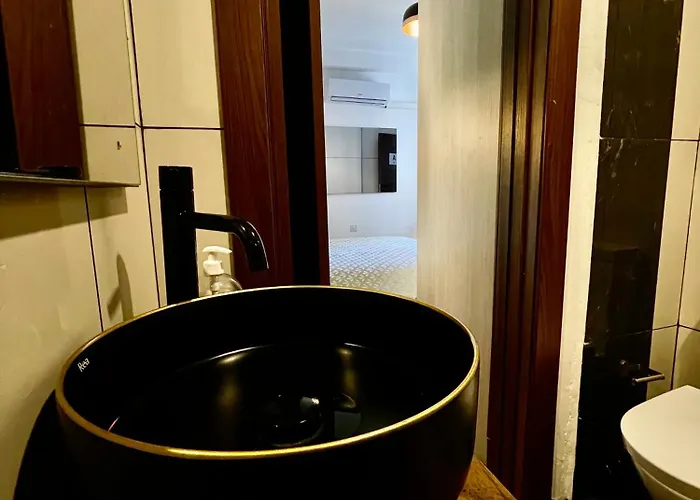 Airport Express: Private Bath & Self-check Retreat Homestay