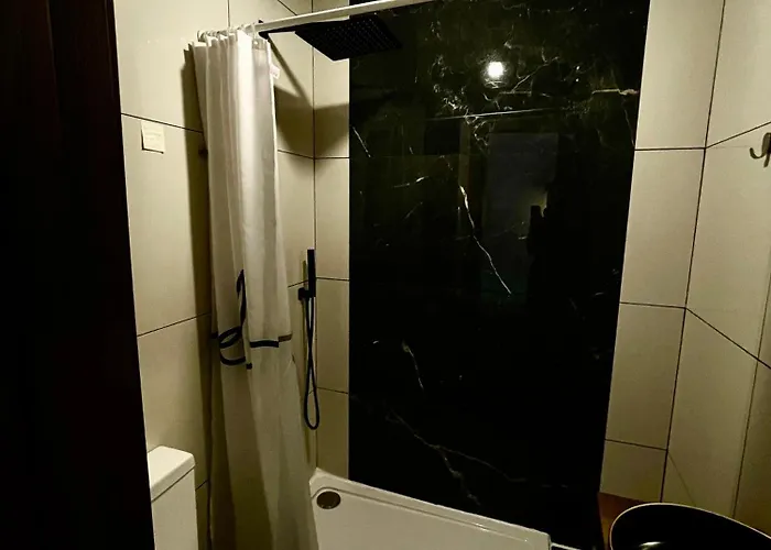 Airport Express: Private Bath & Self-check Retreat * Mqabba