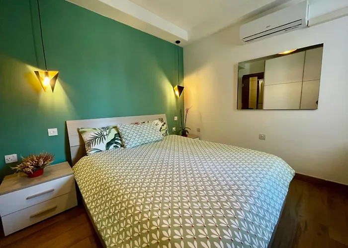 Airport Express: Private Bath & Self-check Retreat * Mqabba